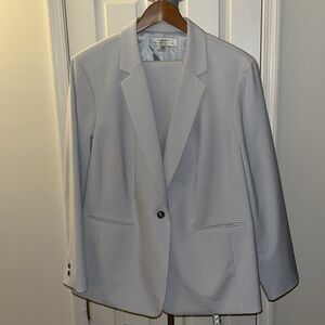 Elegant Gray Women's Blazer